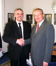 Vereidigung am 11.02.2005 durch Herrn IHK-Präsident Thiel Vereidigung am 11.02.2005 durch Herrn IHK-Präsident Thiel